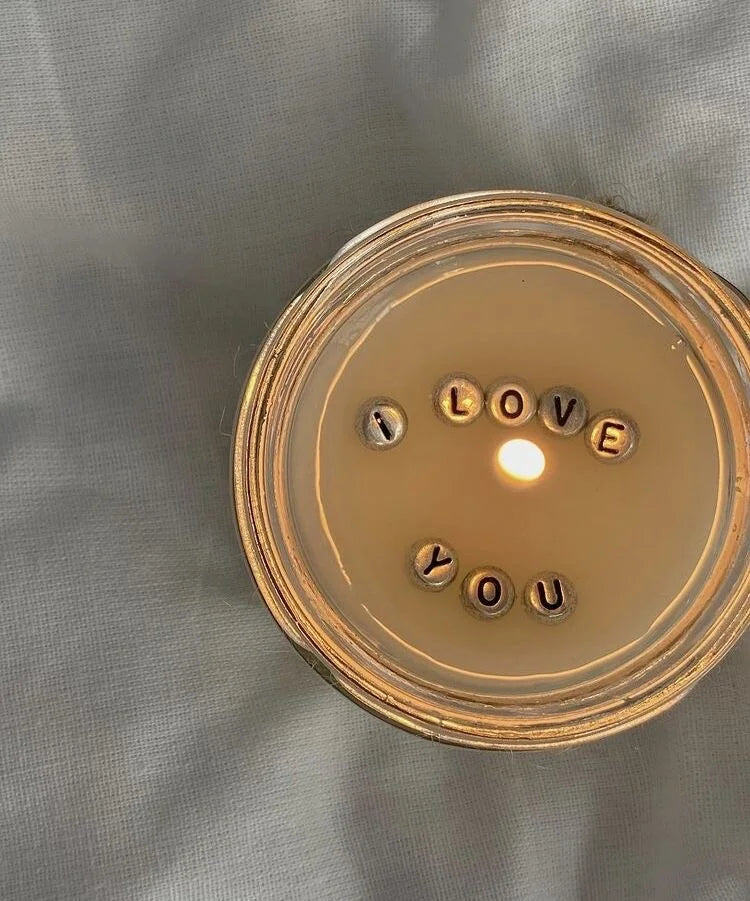 Vela con mensaje oculto - Aroa Dedales