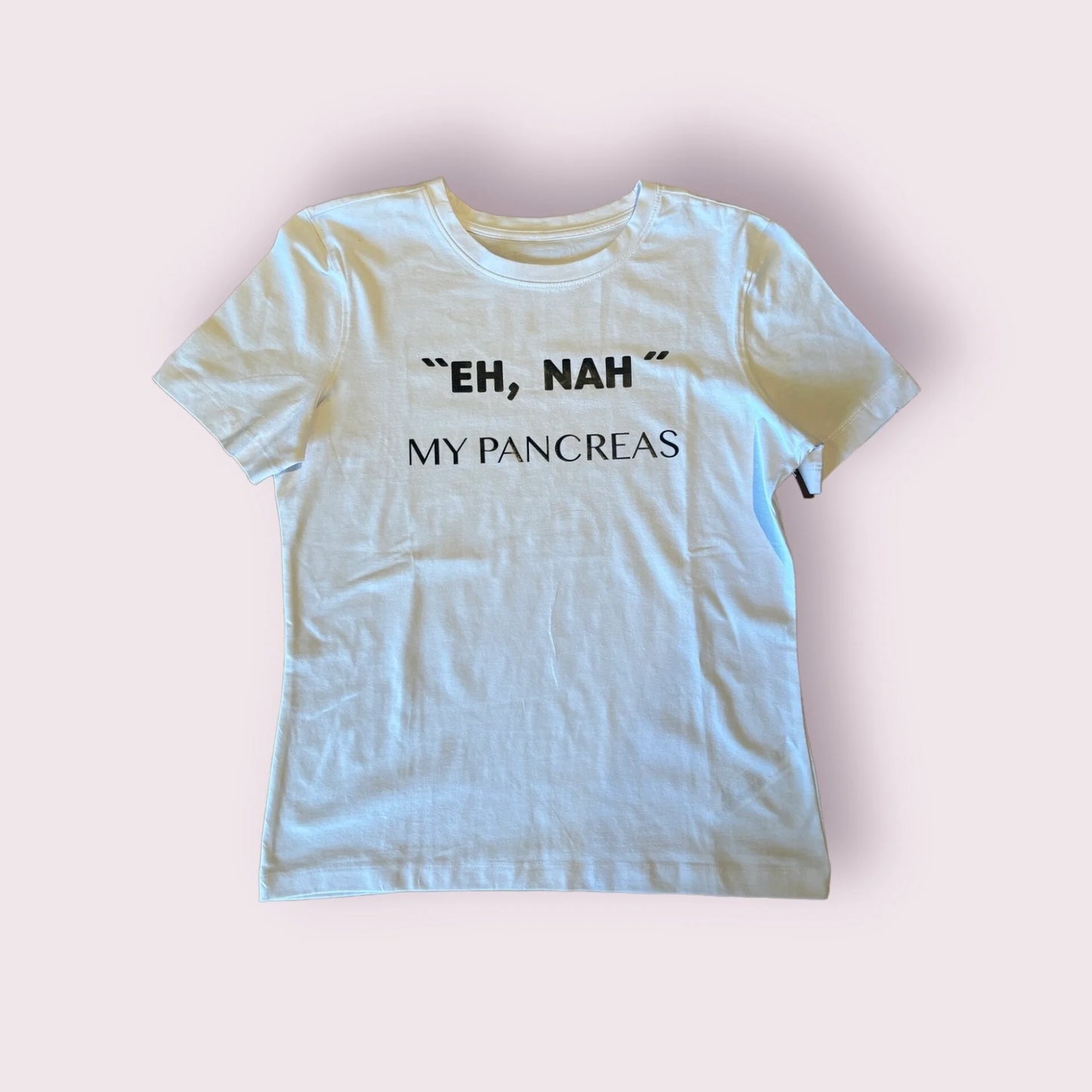 camiseta con texto eh nah my pancreas estampado en el pecho