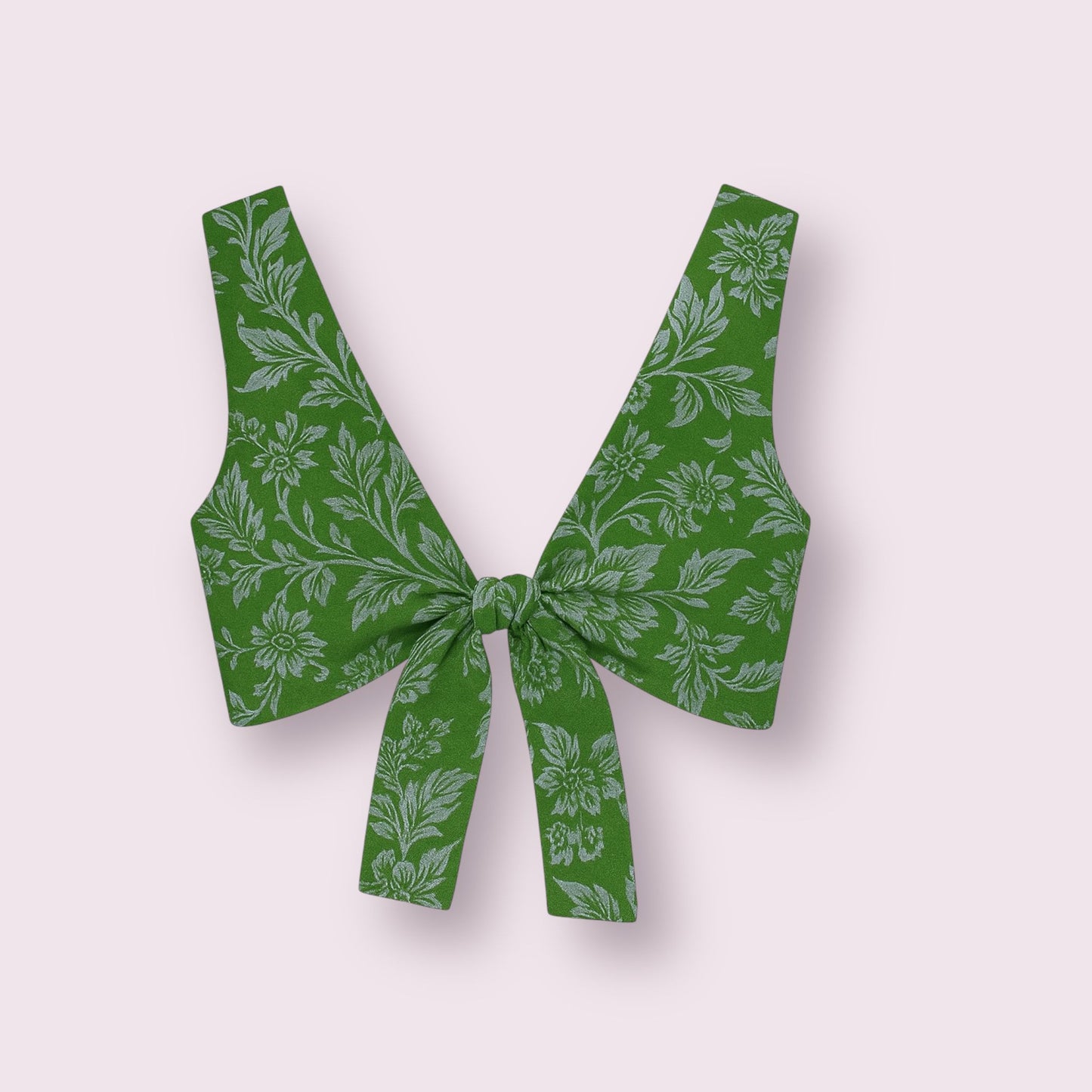 Detalle de la parte trasera del top cropped verde floral, con lazo en la espalda de inspiración vintage, prenda de lino con estampado floral, ideal para completar outfits de verano y looks boho chic, moda femenina artesanal.