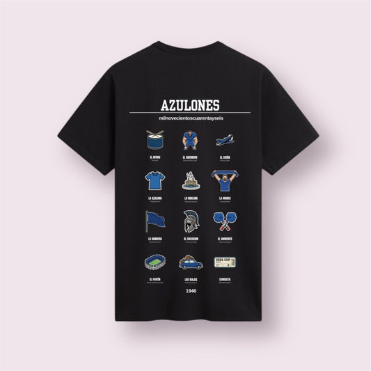 Camiseta negra edición 'Azulones 1946' vista trasera. Diseño exclusivo para aficionados del Getafe CF que rinde homenaje a la historia del club con iconos ilustrados: El Coliseum, La Cibelina, el billete del Eurogeta, el estadio El Fortín y la marea azul. Ropa casual de fútbol ideal para lucir el orgullo del sur de Madrid.