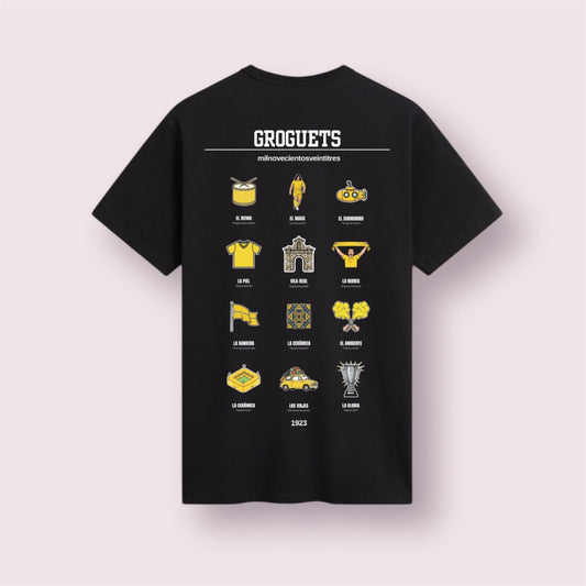 Camiseta negra premium modelo 'Groguets 1923' vista trasera. Diseño exclusivo de moda casual para aficionados del Villarreal CF que incluye 12 iconos históricos: El Submarino Amarillo, el Estadio de la Cerámica, el trofeo de la Europa League ('La Gloria') y símbolos de Vila-real. Prenda ideal para regalar a un 'groguet' y vestir el orgullo de pueblo con estilo streetwear.