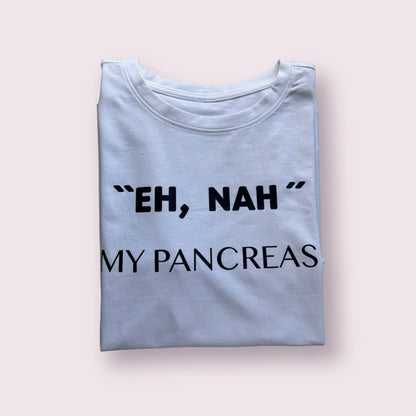 camiseta con texto eh nah my pancreas estampado en el pecho
