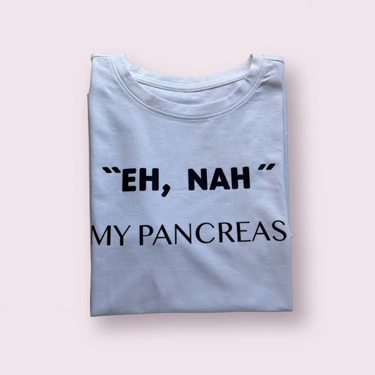 camiseta con texto eh nah my pancreas estampado en el pecho
