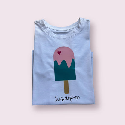 camiseta con dibujo de polo helado y texto sugar free en el pecho