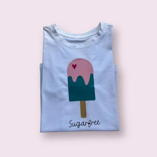 camiseta con dibujo de polo helado y texto sugar free en el pecho
