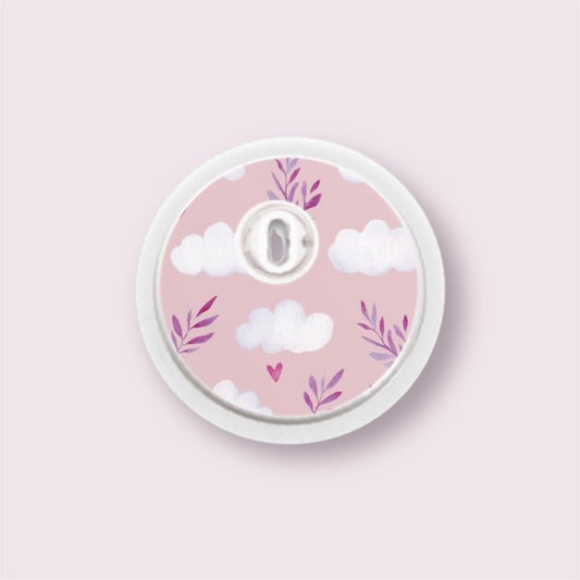 Sticker para sensor Freestyle 3 con nubes blancas, ramas violetas y corazón rosa sobre fondo pastel